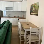 Alb's 2 Apartment