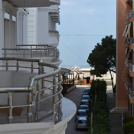 Alb's 2 Apartment *