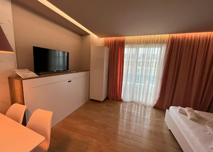 Alb's 2 * Golem (Tirana)